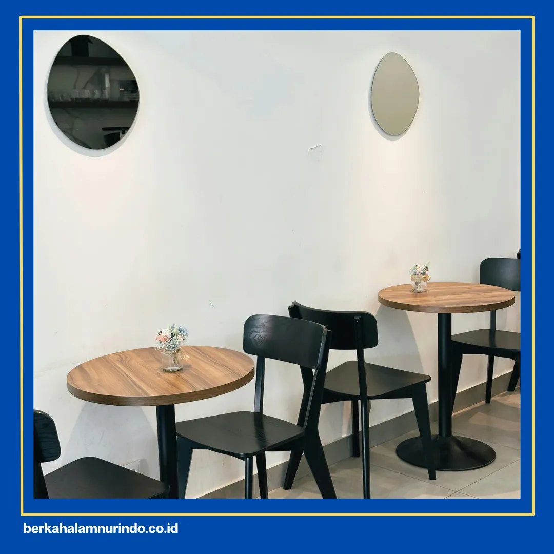 bangunan cafe dari kayu